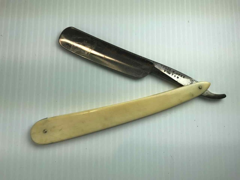 lot 726 image: Straight Razor  Wells W. Ayer Boston