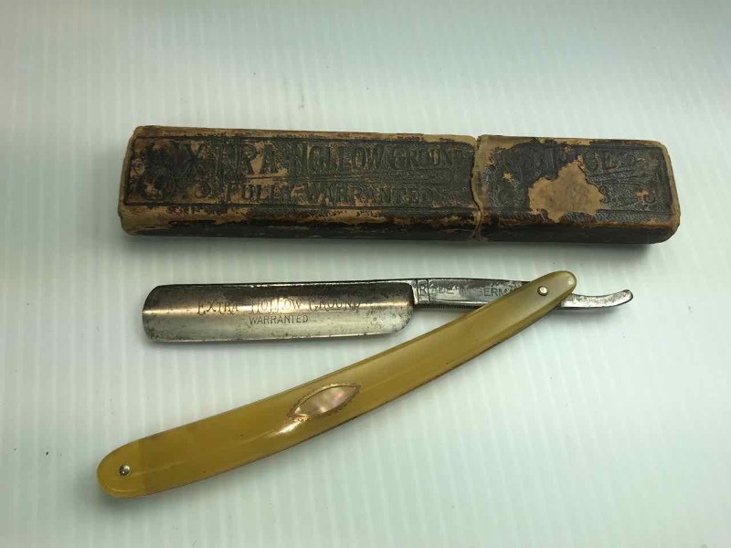 lot 735 image: Straight Razor  Extra Hollow Ground B, Made in Germany, and a box