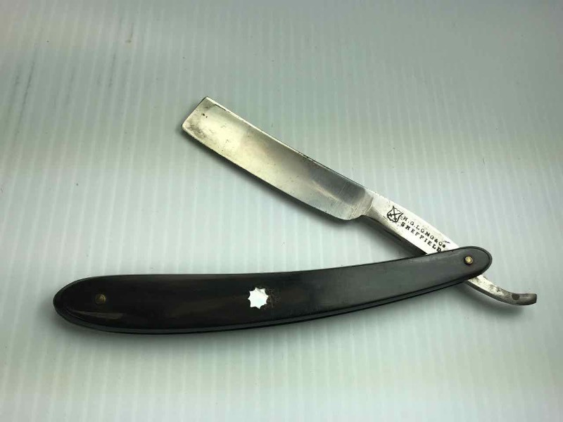 lot 737 image: Straight Razor  H.G. Long & Co., Sheffield
