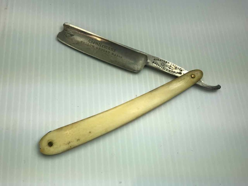 lot 744 image: Straight Razor  Jonathan Crooks Sheffield England