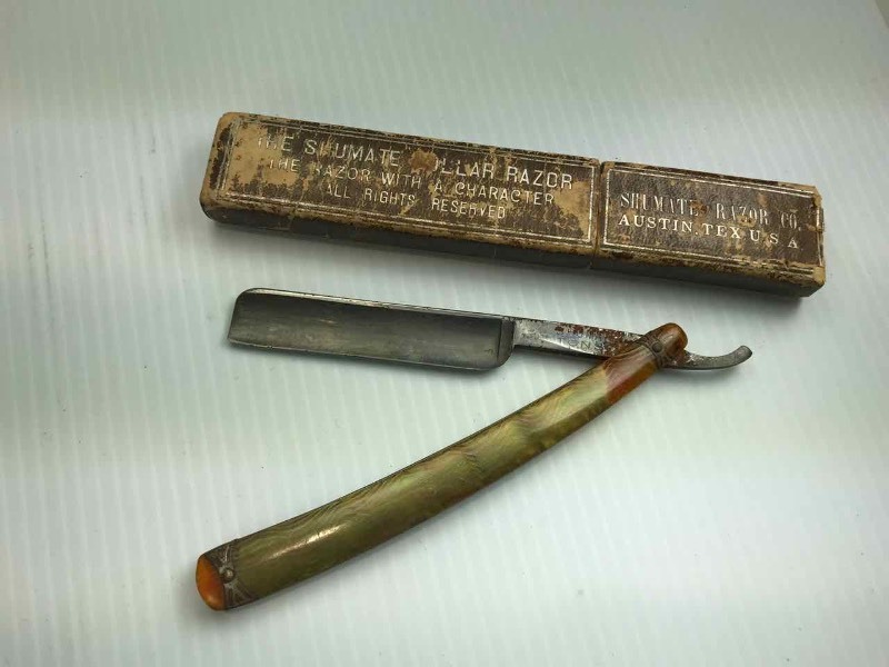 lot 749 image: Straight Razor  Shumate, and a box