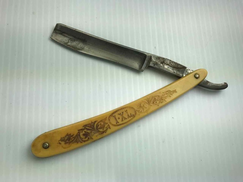 lot 752 image: Straight Razor  George Wostenholm & Son, Original & True