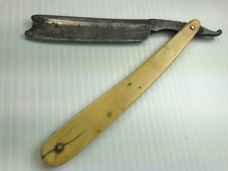 lot 755 image: Straight Razor  Samuel Smith