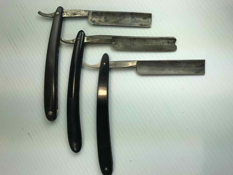 lot 777 image: (3) Straight Razors  Ontario, R. Torrey, Aerial