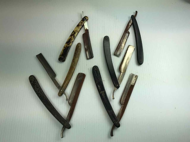 lot 782 image: (6) Straight Razors (Rusted)