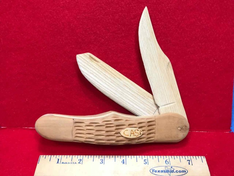 lot 524 image: Display Knife, Wood Carving  Case