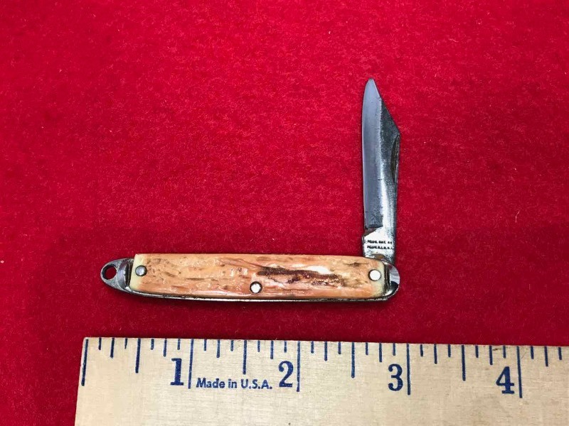 lot 543 image: Knife  Single Blade Folder with Lanyard Ring