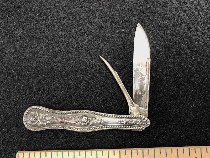 lot 551 image: Knife Victorian, Sterling