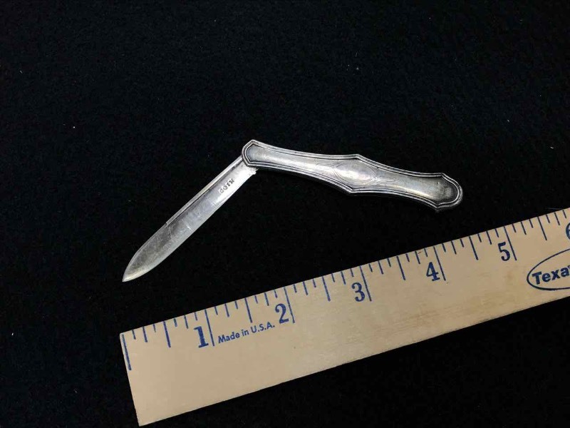 lot 552 image: Knife Antique Coin 10, Single Blade