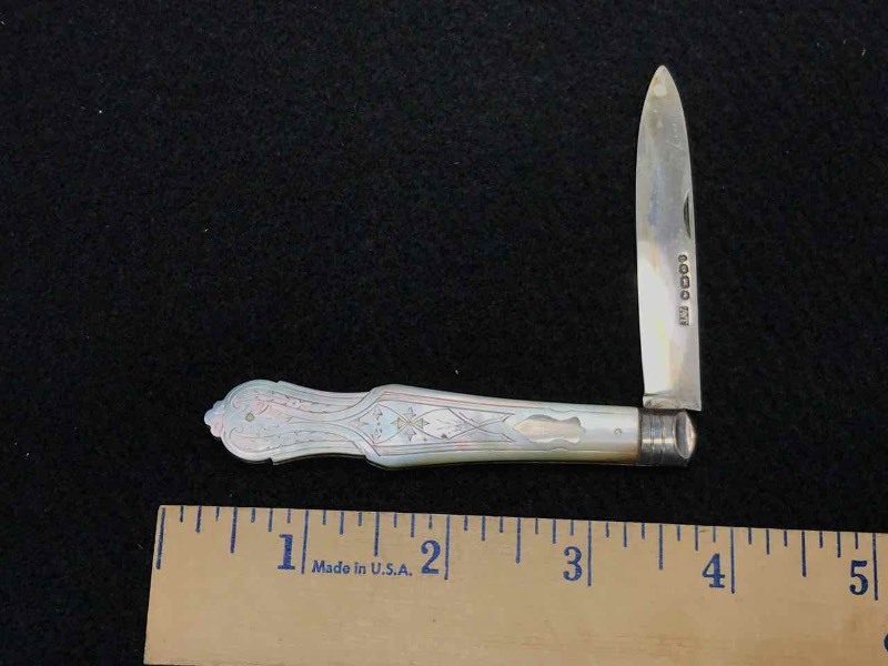 lot 554 image: Knife Antique, Mother Of Pearl  Single Blade (AT)