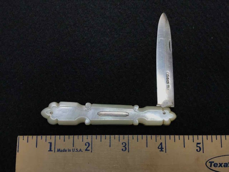lot 556 image: Knife Antique, Mother Of Pearl  Anou Hatfield & Sons