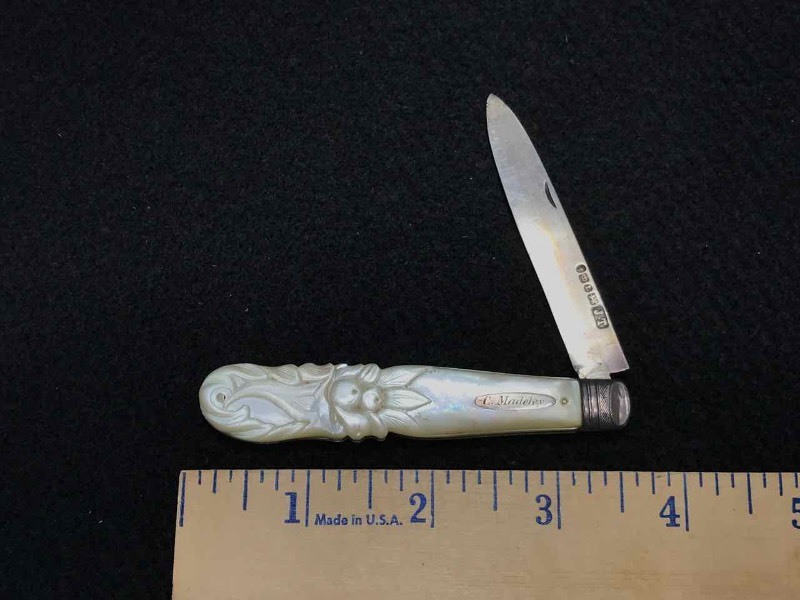 lot 557 image: Knife Antique, Mother Of Pearl  Single Blade, C. Madeley