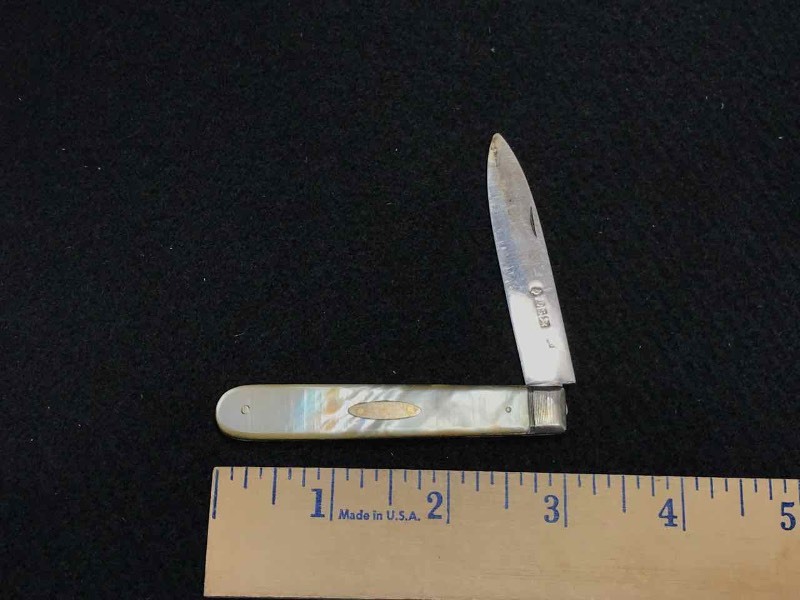 lot 562 image: Knife Antique, Mother Of Pearl  Single Blade