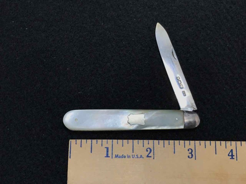 lot 563 image: Knife Antique, Mother Of Pearl  Sheffield, Single Blade