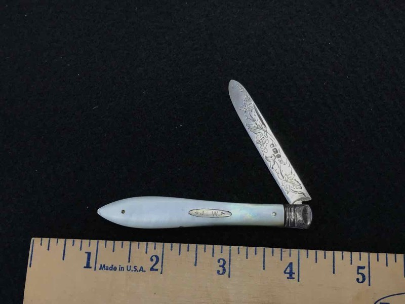 lot 565 image: Knife Antique, Mother Of Pearl  Sheffield