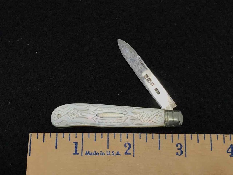 lot 567 image: Knife Antique, Mother Of Pearl  Sheffield Single Blade
