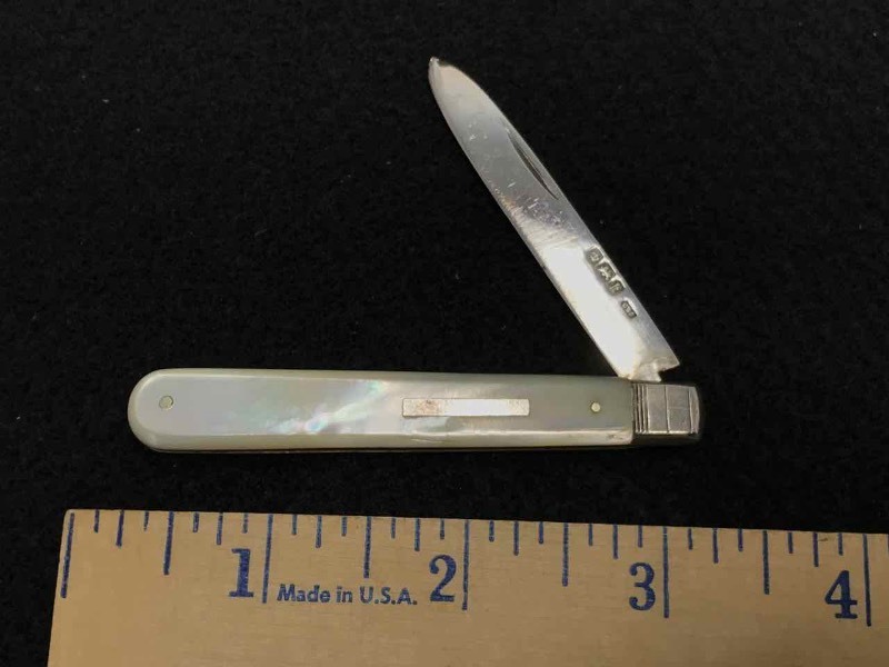 lot 572 image: Knife Antique, Mother Of Pearl  Sheffield, Charles William Fletcher, Single Blade