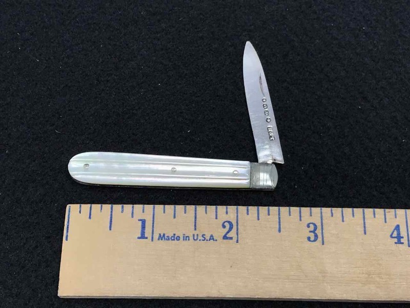 lot 574 image: Knife Antique, Mother Of Pearl  Birmingham, Hillard & Thomaston, Single Blade