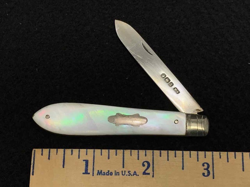 lot 576 image: Knife Antique, Mother Of Pearl  Sheffield, William Needlehan, Single Blade