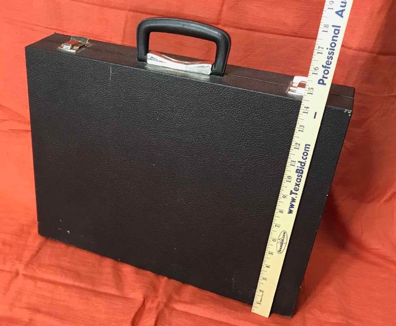 lot 654 image: Display Case  Black, Portable