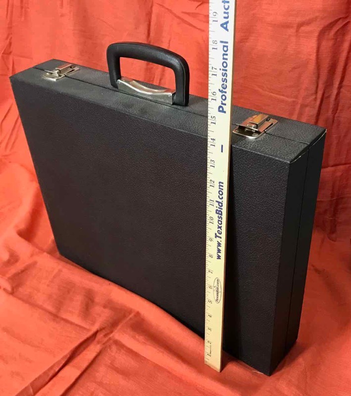lot 655 image: Display Case  Black, Portable