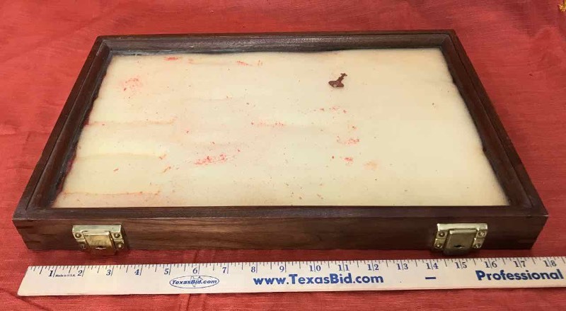 lot 657 image: Display Case