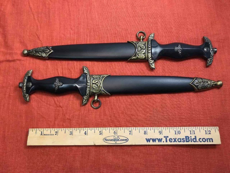 lot 667 image: (2) Knives Hk-2023 China