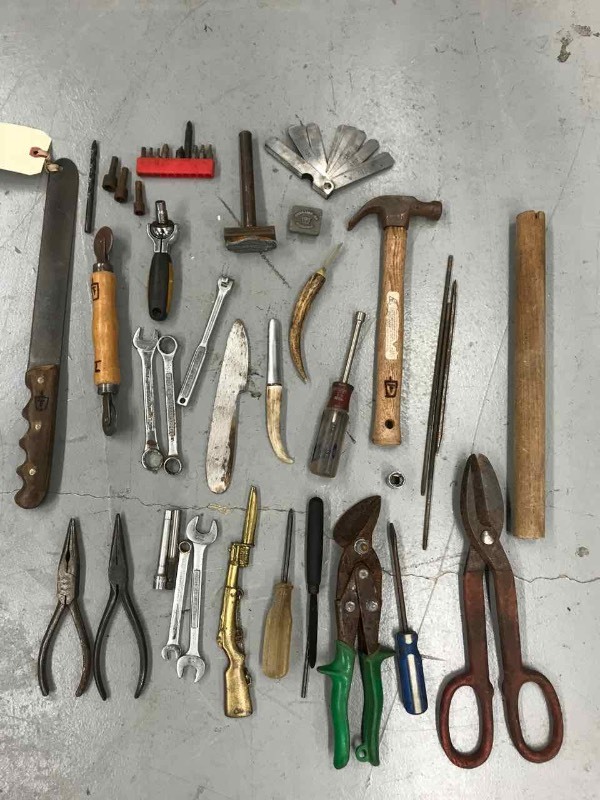 lot 677 image: Asst. Hand Tools