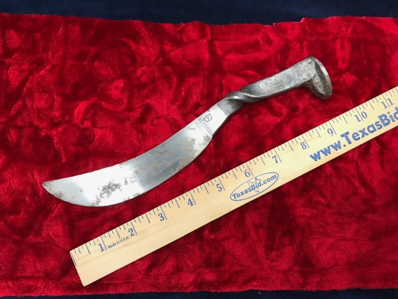 lot 140 image: Custom Knife  Terry Callahan Journeyman Smith Boerne, TX Railroad Spike Knife