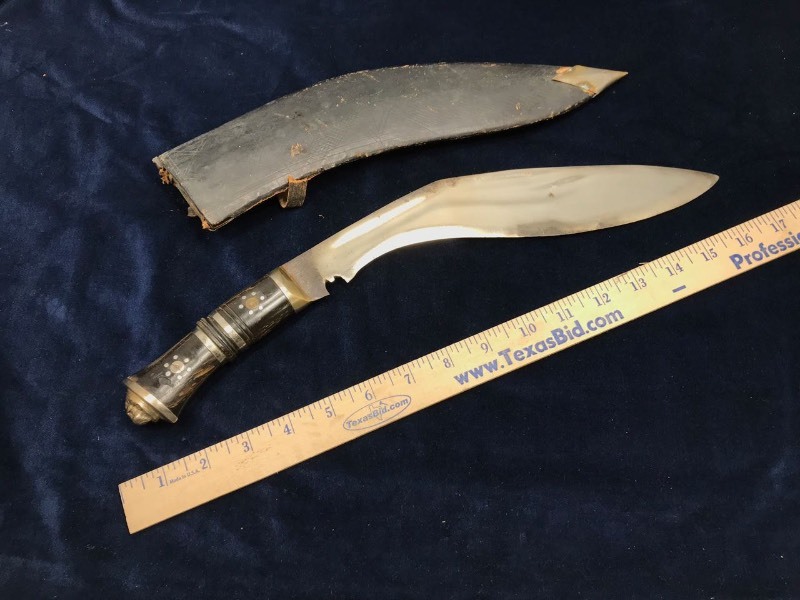 lot 166 image: Knife  Gurka, Buffalo Horn & Lion Head, Torn Sheath