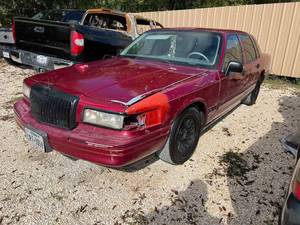 lot 2 image: Storage Lien Arrest 1995 Lincoln EXC 4D, red (1LNLM81W1SY757282)