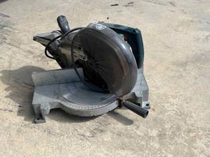 lot 7 image: Black & Decker 10 inch Miter Saw, Model 1710