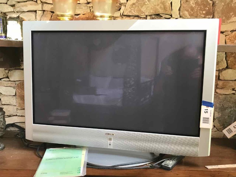 lot 15 image: Sony Flat Panel Color TV & Sony MP3 Player