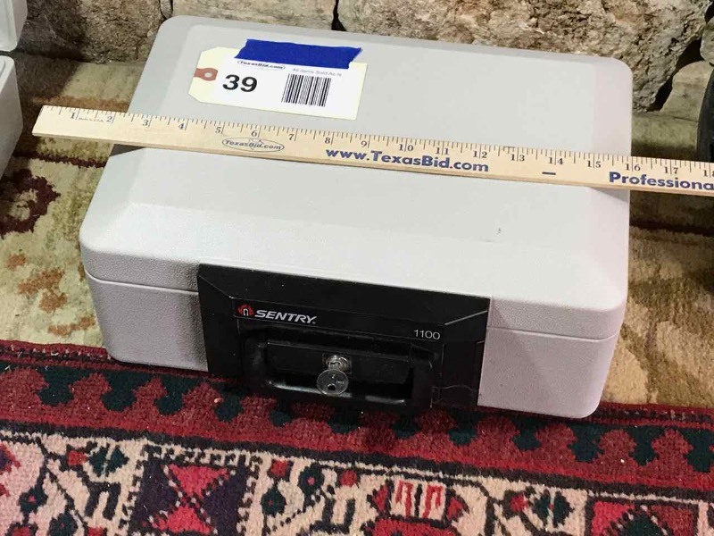 lot 39 image: Sentry 1100 Safe (key)