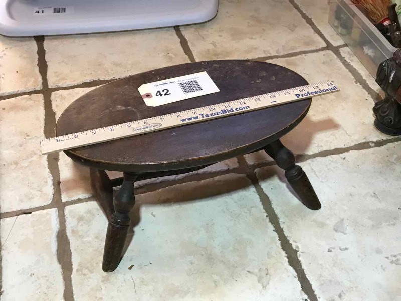 lot 42 image: Step Stool