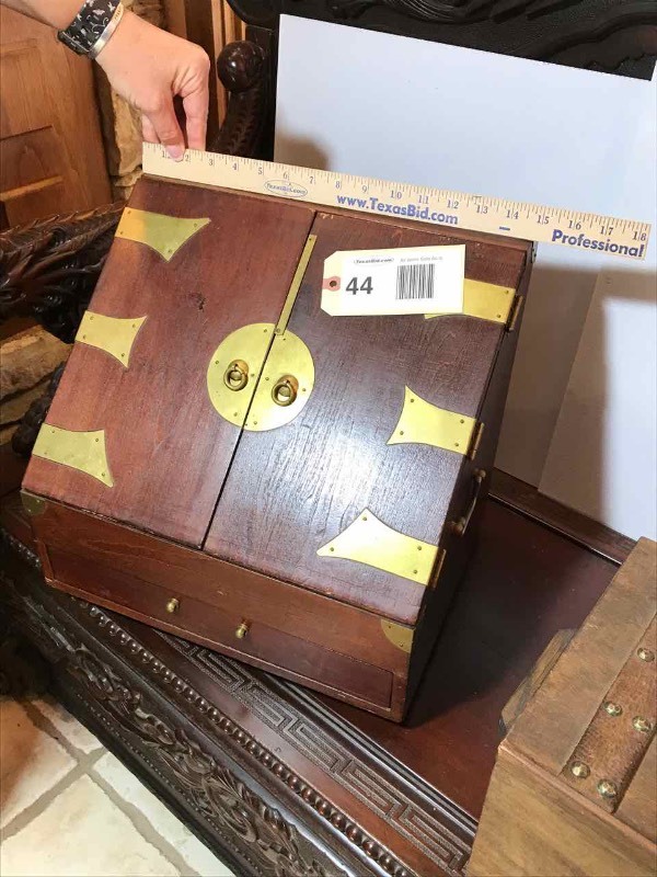 lot 44 image: Stationary Cabinet