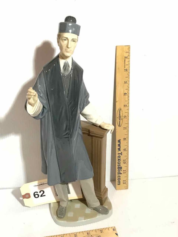 lot 62 image: Lladro Attorney 45-3 (one broken finger)