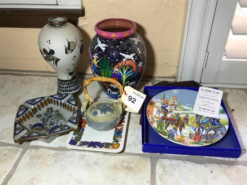 lot 92 image: Mexico  Les Santos De Noel Christmas Plate, (2) Vases, Ashtray, Pin Holder