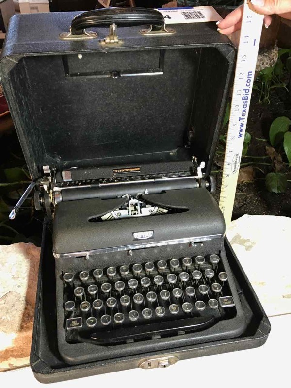 lot 94 image: Antique Typewriter, Royal Quiet Deluxe