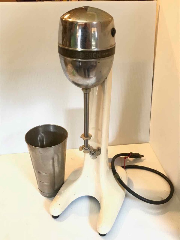 lot 134 image: Vintage Single Head Drink Master, Hamilton Beach