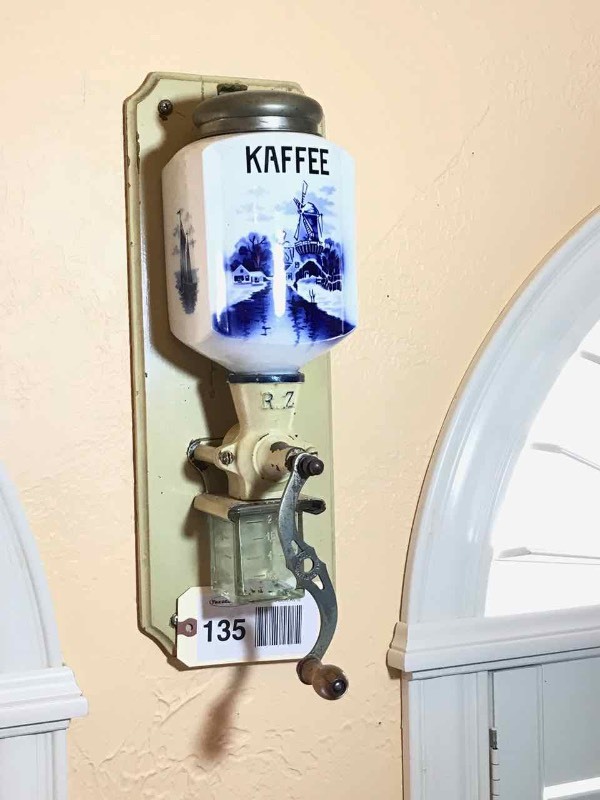 lot 135 image: Zassenhaus Gabantie, Antique Kaffee Grinder (Blue & White)