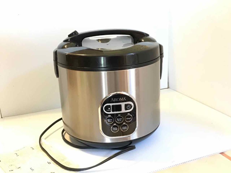 lot 138 image: Aroma Rice Cooker