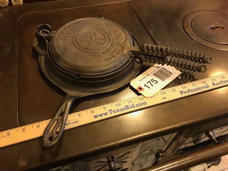 lot 175 image: Cast Iron  No. 8 Griswold Waffle Maker