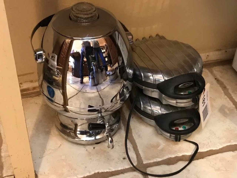 lot 181 image: Coffee Percolater, (2) Villaware Waffle Makers