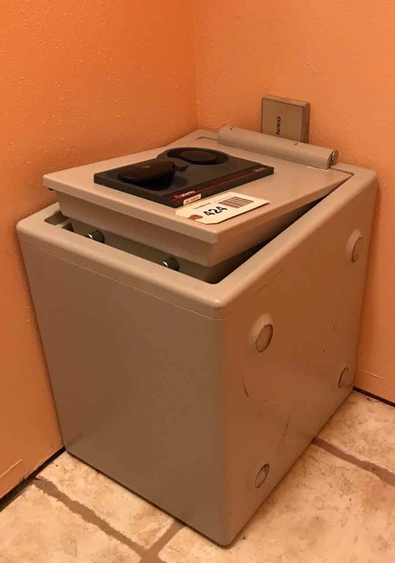lot 424 image: Sentry Safe, Model S0209