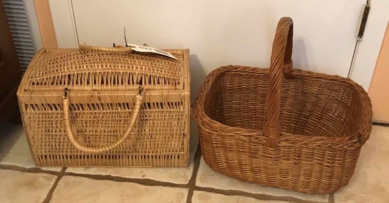 lot 427 image: (2) Nice Picnic Baskets