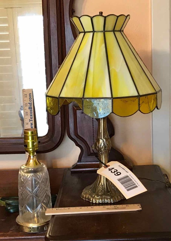 lot 439 image: (2) Small Lamps