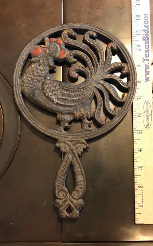 lot 498 image: Cast Iron  Rooster Trivet