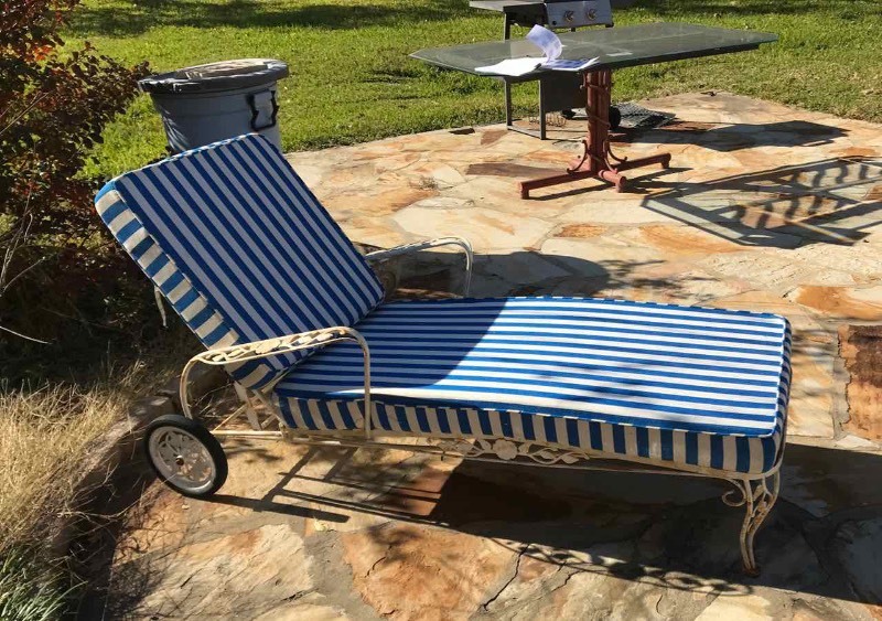 lot 513 image: Metal Lounge Chair