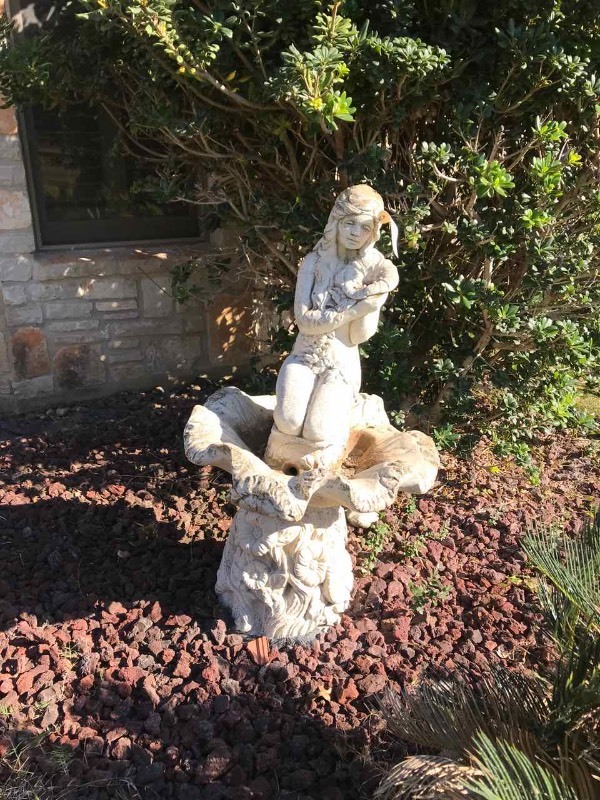 lot 516 image: Concrete  Fountain